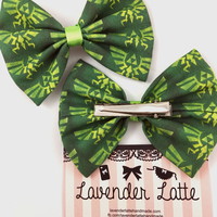 SALE! Dark Green Video Game Inspired Fabric Hair Bow -- Triforce Handmade Hair Clip Accessory - Thumbnail 4