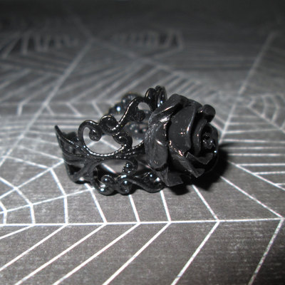Black rose ring with filigree base