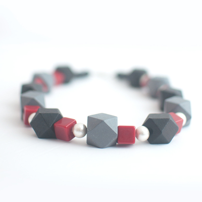 Red black grey beaded necklace nl1102