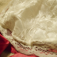 Strawberry lace hat - Thumbnail 2