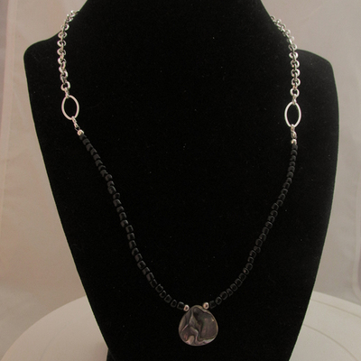 Shell pendant necklace