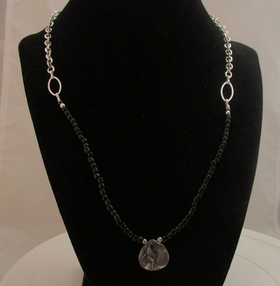 Shell pendant necklace