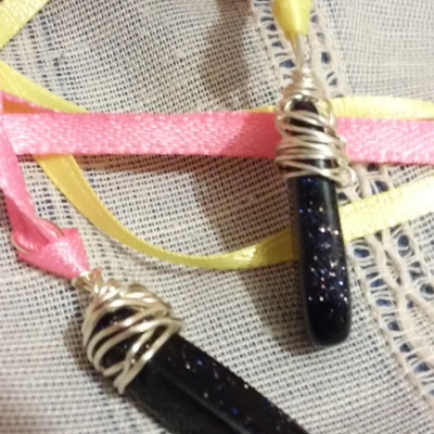 Purple/indigo "blue goldstone" pendant ribbon necklace - Thumbnail 2
