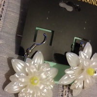 white flower flapper swing earrings - Thumbnail 1