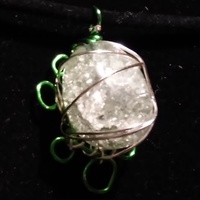 Silvery Green Crackle Stone and Green and Silver Color Copper Wire Curls Woven Pendant Necklace - Thumbnail 3