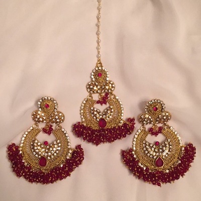Veniz tikka and earring set 