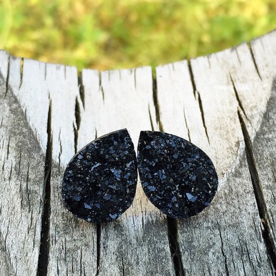 13x18mm raw tear drop studs