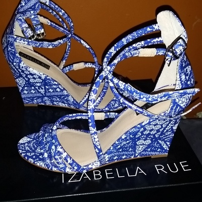 Geo print wedge sandals size 9