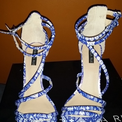 Geo print wedge sandals size 9