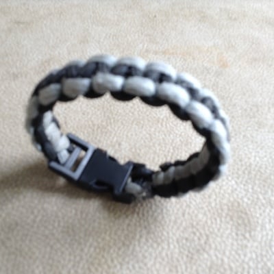 Survival bracelet