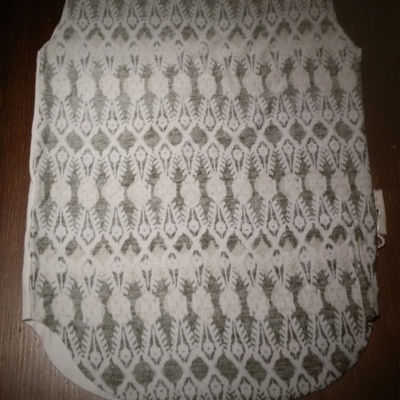 Raw-edged sleeveless tee