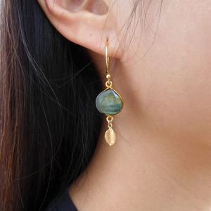 Felini Labradorite Earrings - Thumbnail 2