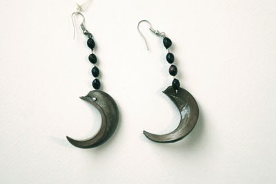 Half-moon seed earring 