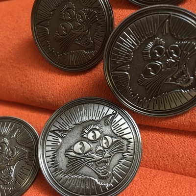 Three eyed cat die struck enamel pin - Thumbnail 2