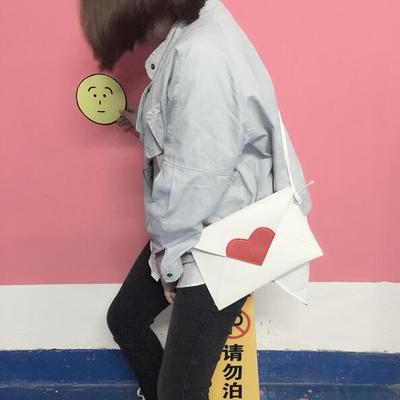 Red heart shoulder bag