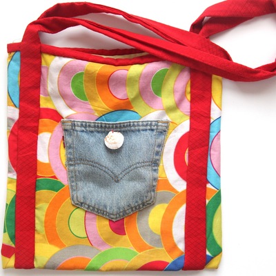 Shoulder bag with pocket