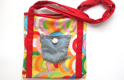 Shoulder bag with pocket