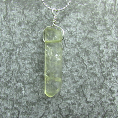 Clear crystal necklace