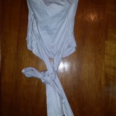 White strapless top w/bow  size 2x