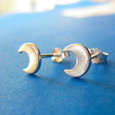 Crescent moon earrings stud