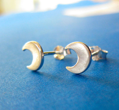 Crescent moon earrings stud