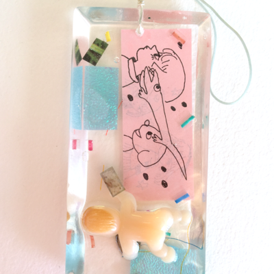 Keychain: baby bottom