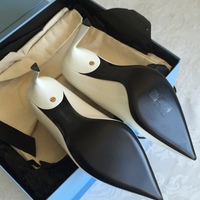 LANVIN White Leather Point Toe Pumps With Gold Screw Detail - Thumbnail 4