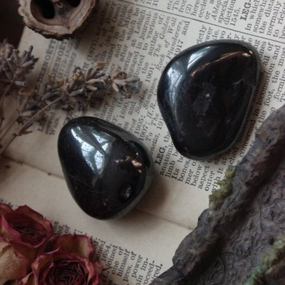 Hematite palm stone