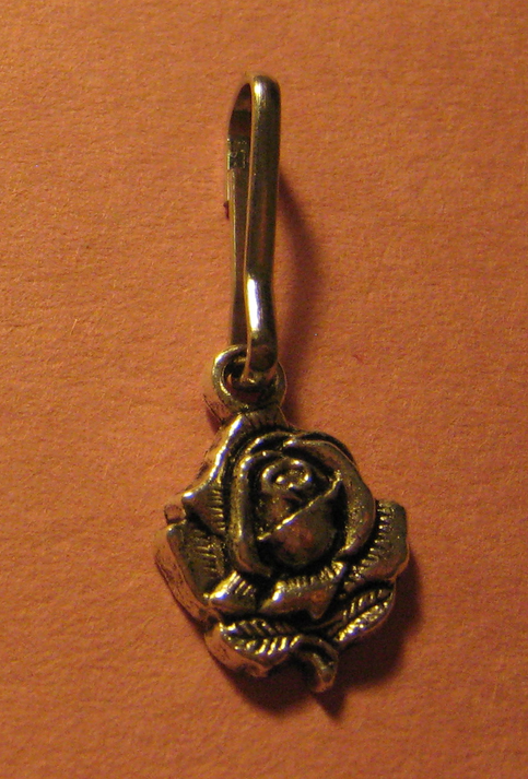 Rose Zipper Pull