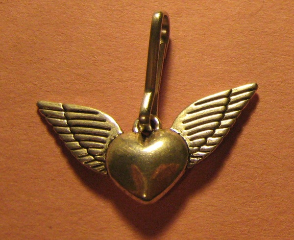 Winged Heart Zipper Pull