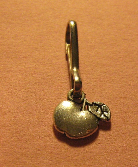 Apple Zipper Pull