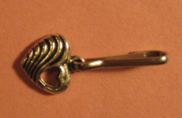 Open Heart Zipper Pull