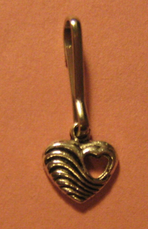 Open Heart Zipper Pull