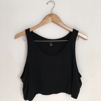 Essential black crop tank