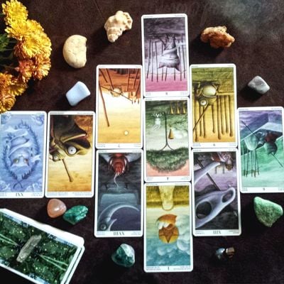 Journey spread - to see what lies ahead of you in a 10 tarot oracle card reading by professional psychic