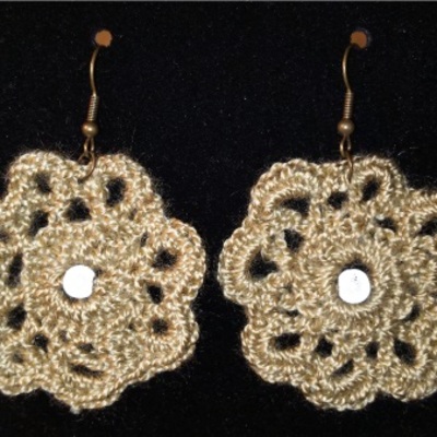 Chamois flower earrings w/ white