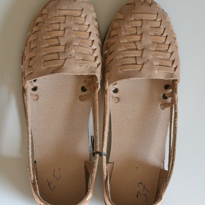 Size 37 us 6-6.5 women's caites