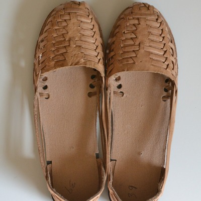 Size 39 us 8 women's caites