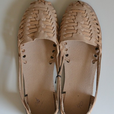 Size 40 us 9 women's caites