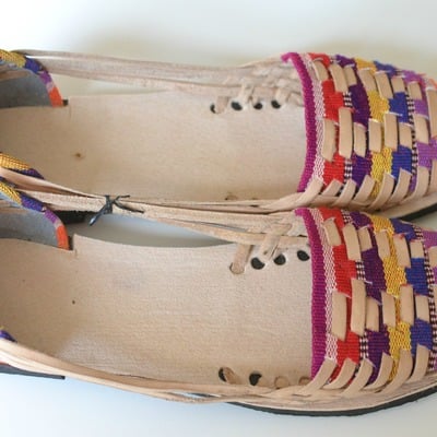 Size 39 us 8 women's caites