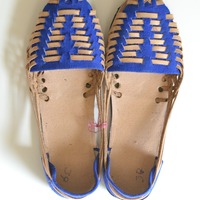 Size 38 US 7.5 Women's Caites - Thumbnail 1