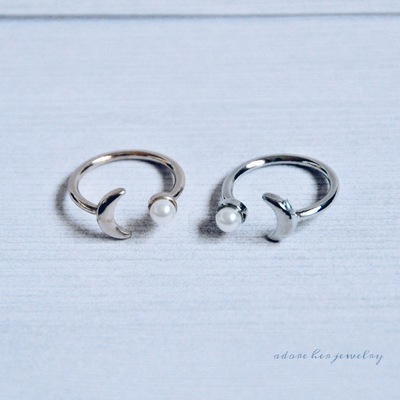 Moon pearl ring