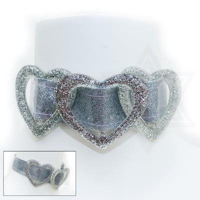 Sparkling hearts choker
