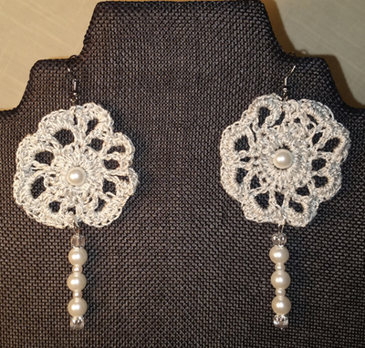 Crocheted flower & pearls