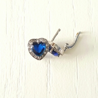 The Heart Stone - Earrings - Thumbnail 3