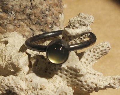 "Dark Woods" moss green chalcedony and silver ring by Thornbird Studios, Size 8