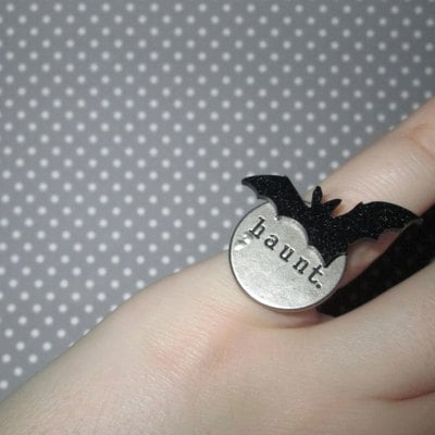 Grey and black bat ring with spooky word (haunt)