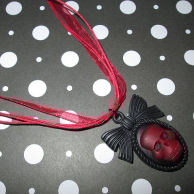 Red & black goth loli skull cameo necklace with bow frame