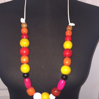 Wooden shaped statement necklace - Thumbnail 1