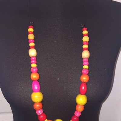 Wooden shaped statement necklace - Thumbnail 2